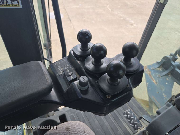 image for item EE0074 2018 John Deere 772G motor grader