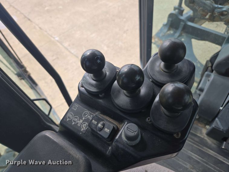 image for item EE0074 2018 John Deere 772G motor grader