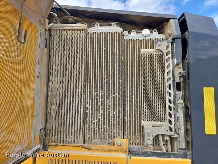 image for item EE0074 2018 John Deere 772G motor grader