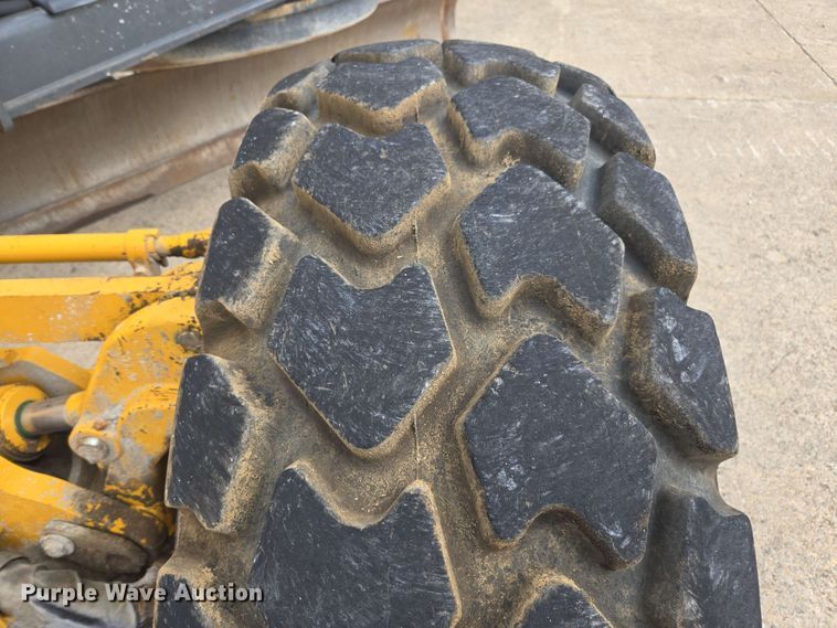 image for item EE0074 2018 John Deere 772G motor grader