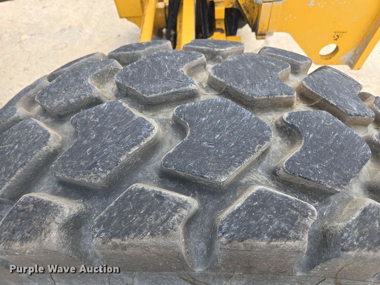 image for item EE0074 2018 John Deere 772G motor grader