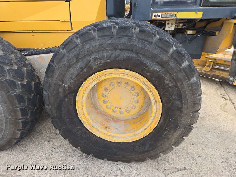 image for item EE0074 2018 John Deere 772G motor grader