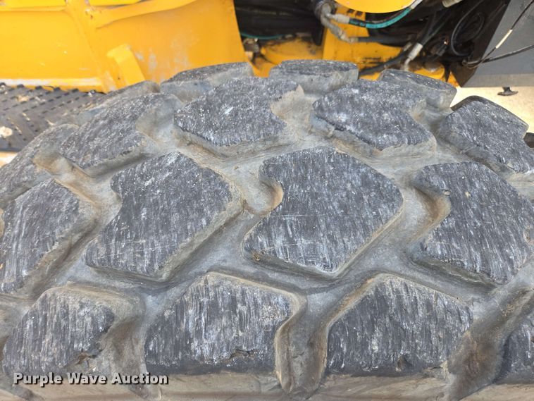 image for item EE0074 2018 John Deere 772G motor grader