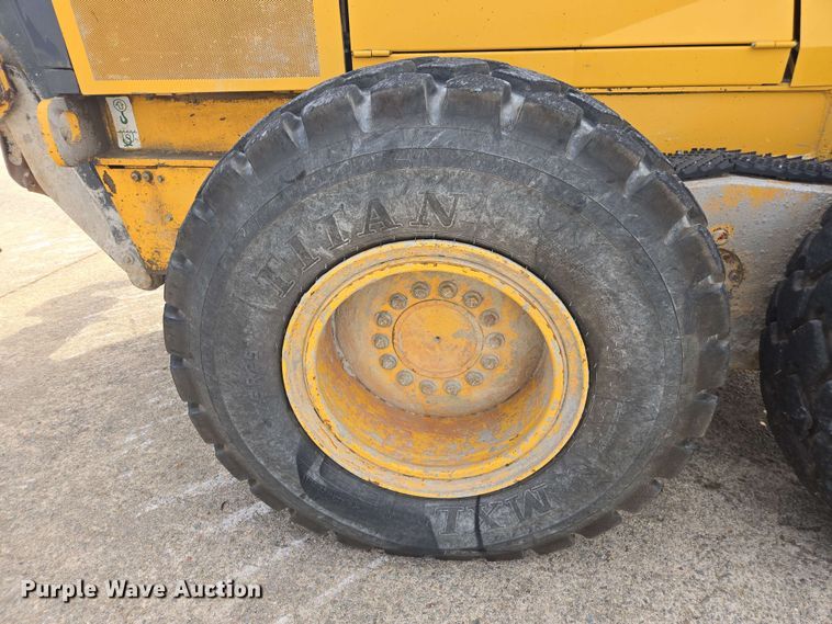 image for item EE0074 2018 John Deere 772G motor grader