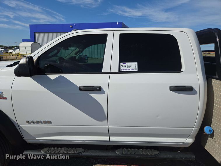 image for item EE0077 2019 Dodge Ram 5500 Crew Cab utility / service truck