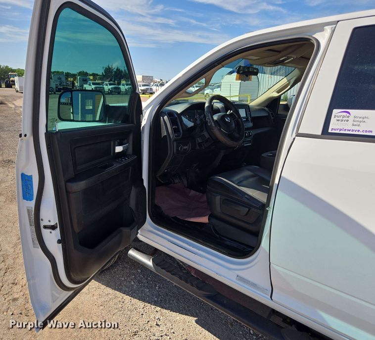 image for item EE0077 2019 Dodge Ram 5500 Crew Cab utility / service truck