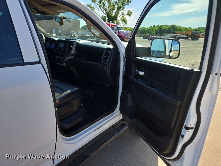 image for item EE0077 2019 Dodge Ram 5500 Crew Cab utility / service truck