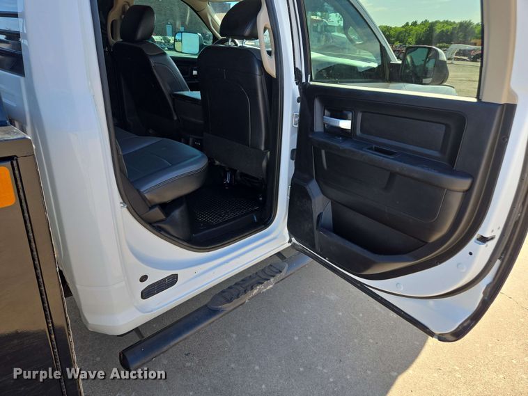 image for item EE0077 2019 Dodge Ram 5500 Crew Cab utility / service truck