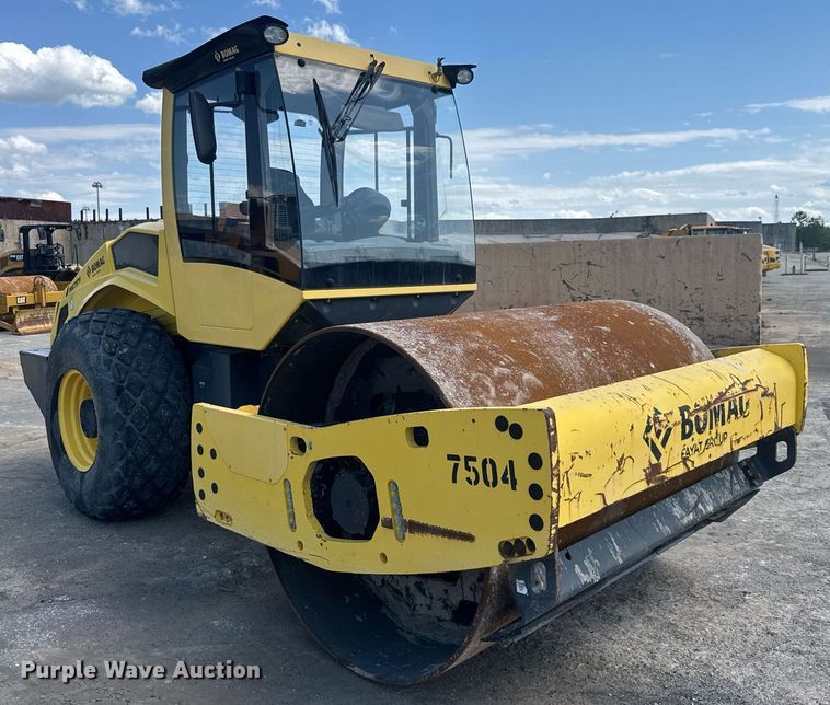 image for item EE0078 2018 Bomag 211D-5 single drum vibratory roller