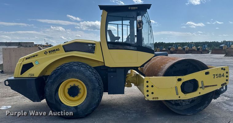 image for item EE0078 2018 Bomag 211D-5 single drum vibratory roller