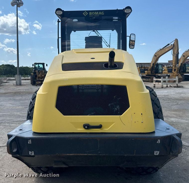 image for item EE0078 2018 Bomag 211D-5 single drum vibratory roller