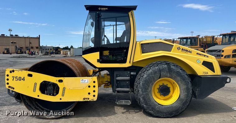 image for item EE0078 2018 Bomag 211D-5 single drum vibratory roller