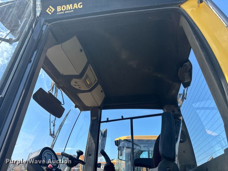 image for item EE0078 2018 Bomag 211D-5 single drum vibratory roller