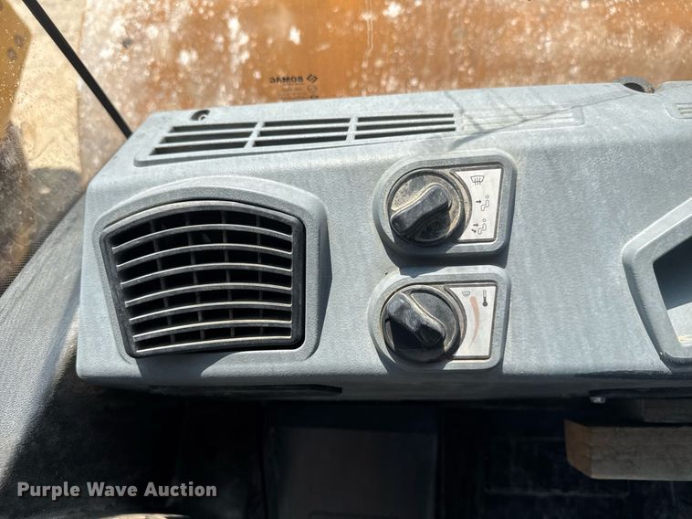 image for item EE0078 2018 Bomag 211D-5 single drum vibratory roller