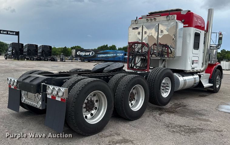 image for item EE0080 2013 Kenworth T800 semi truck