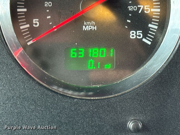 image for item EE0080 2013 Kenworth T800 semi truck