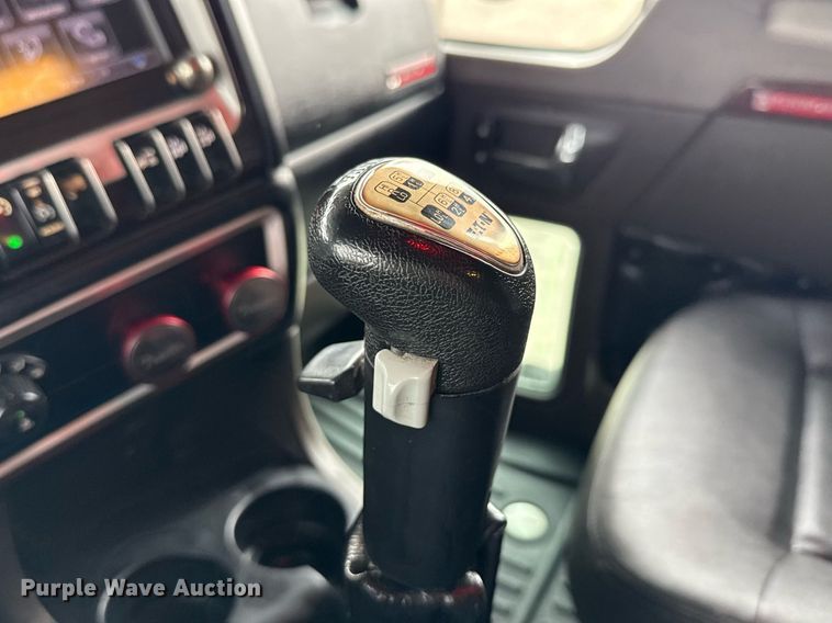 image for item EE0080 2013 Kenworth T800 semi truck