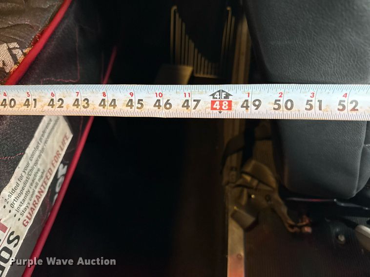 image for item EE0080 2013 Kenworth T800 semi truck