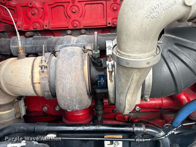 image for item EE0080 2013 Kenworth T800 semi truck