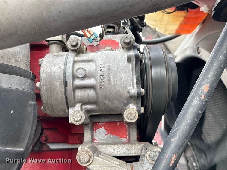 image for item EE0080 2013 Kenworth T800 semi truck