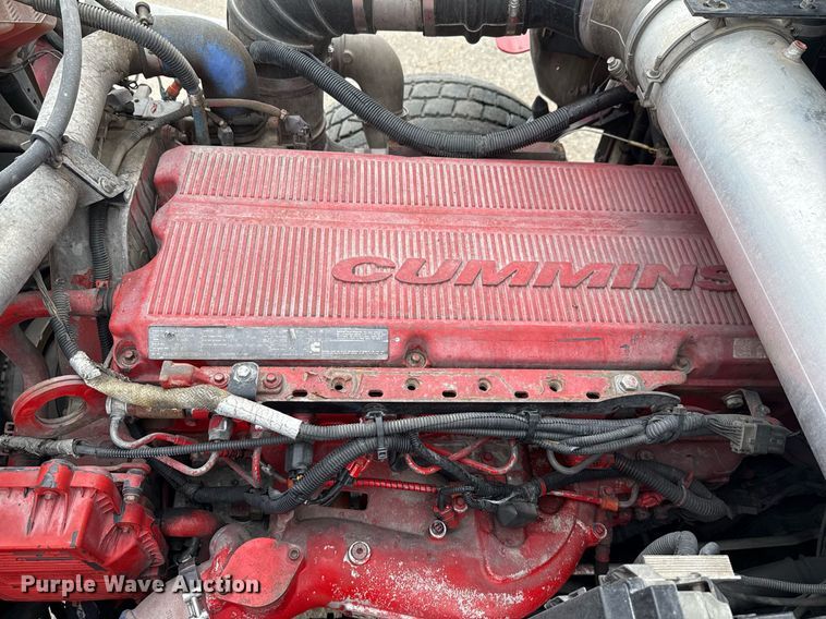 image for item EE0080 2013 Kenworth T800 semi truck