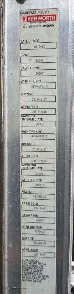 image for item EE0080 2013 Kenworth T800 semi truck