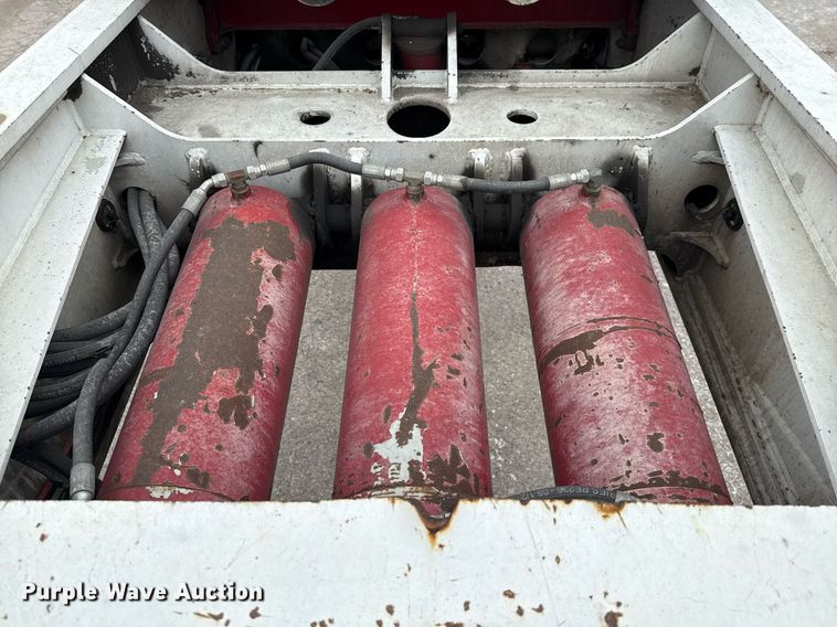 image for item EE0081 2015 Temisko LB-T3W-57 lowboy equipment trailer