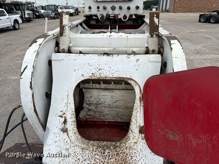 image for item EE0081 2015 Temisko LB-T3W-57 lowboy equipment trailer