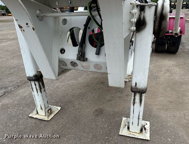 image for item EE0081 2015 Temisko LB-T3W-57 lowboy equipment trailer