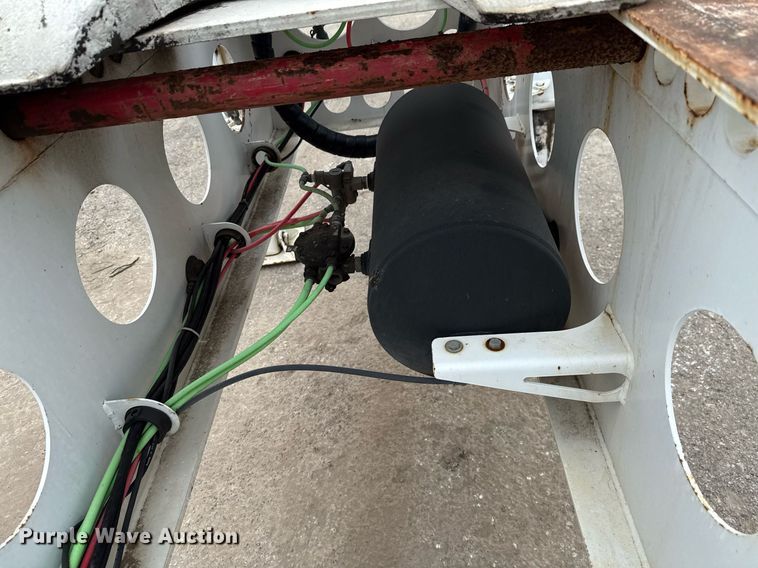 image for item EE0081 2015 Temisko LB-T3W-57 lowboy equipment trailer