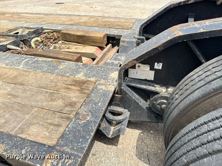 image for item EE0082 2016 Trail King TK130HDG-102 lowboy equipment trailer