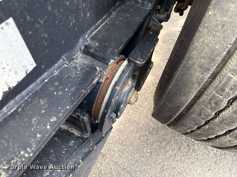 image for item EE0082 2016 Trail King TK130HDG-102 lowboy equipment trailer