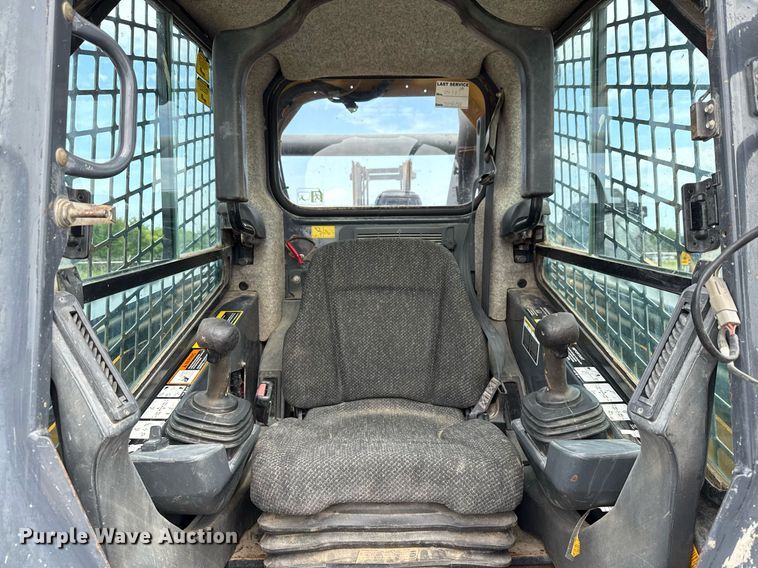 image for item EE0083 2016 John Deere 333E tracked skid steer loader