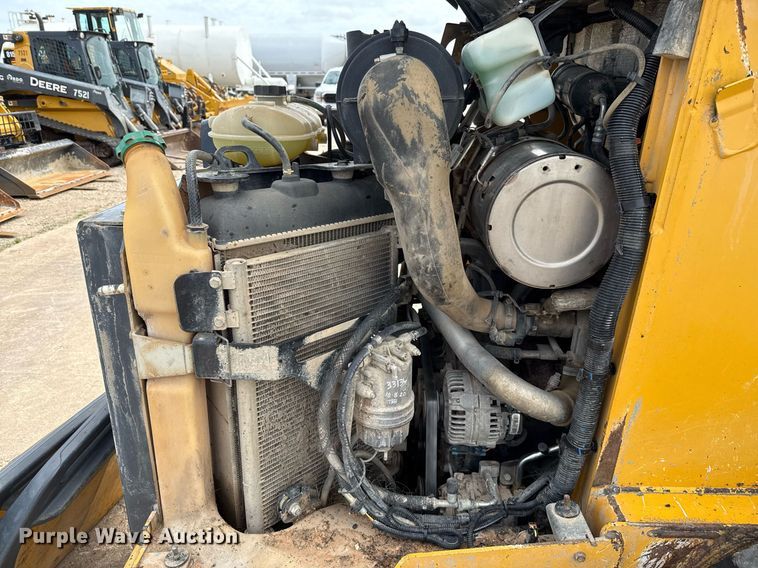 image for item EE0083 2016 John Deere 333E tracked skid steer loader