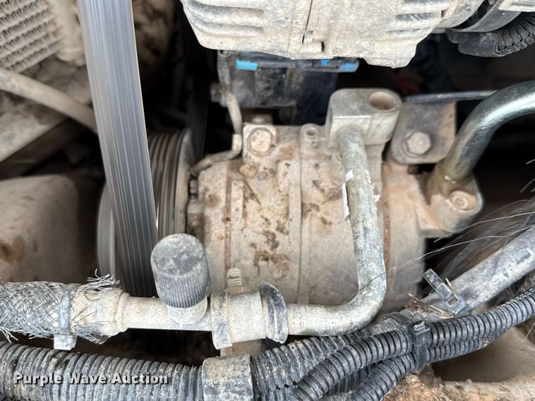 image for item EE0083 2016 John Deere 333E tracked skid steer loader