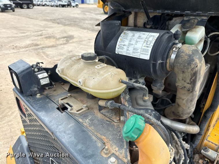 image for item EE0083 2016 John Deere 333E tracked skid steer loader