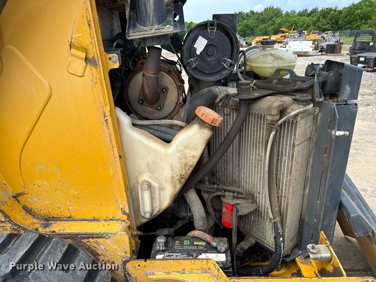 image for item EE0083 2016 John Deere 333E tracked skid steer loader