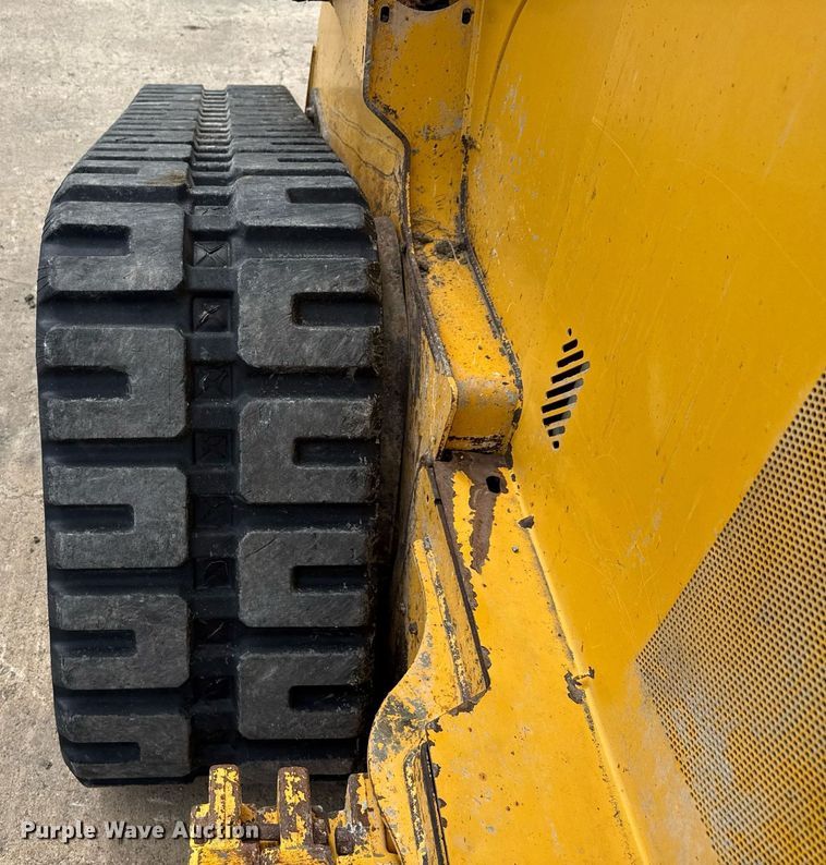 image for item EE0083 2016 John Deere 333E tracked skid steer loader