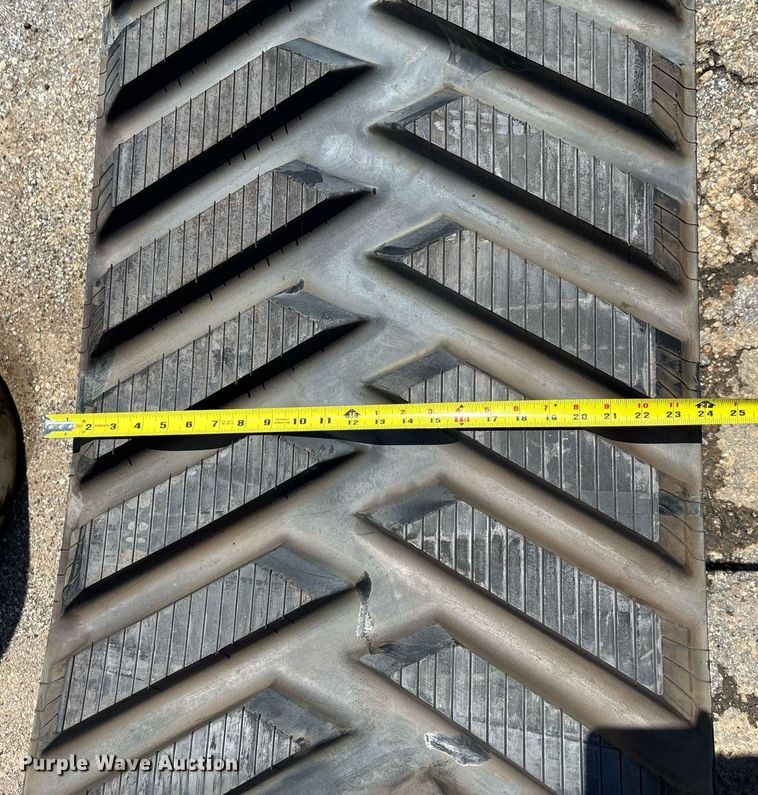 image for item EE0085 ITR dozer track