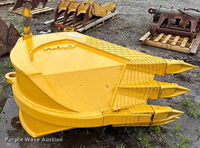 image for item EF3102 Tooth Pro 40RB30 v-bottom bucket