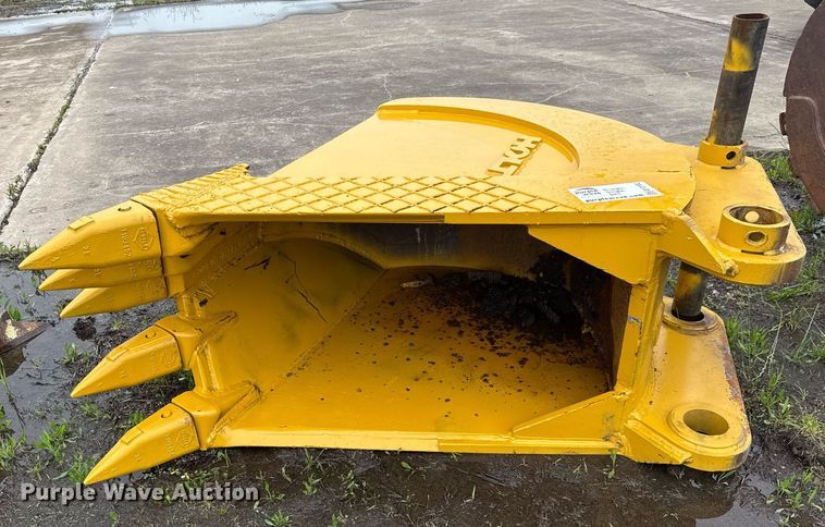 image for item EF3102 Tooth Pro 40RB30 v-bottom bucket