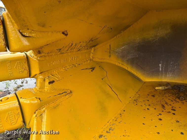 image for item EF3102 Tooth Pro 40RB30 v-bottom bucket