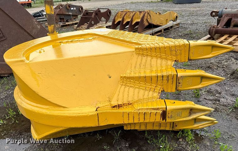 image for item EF3102 Tooth Pro 40RB30 v-bottom bucket