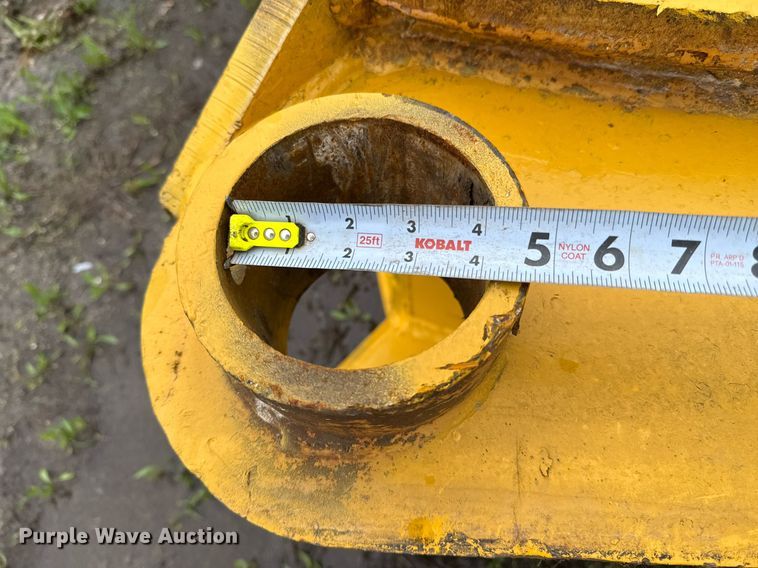 image for item EF3102 Tooth Pro 40RB30 v-bottom bucket