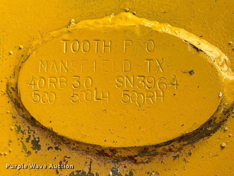 image for item EF3102 Tooth Pro 40RB30 v-bottom bucket