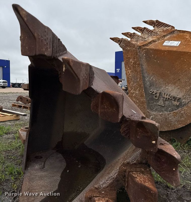 image for item EF3103 Hensley v-bottom bucket