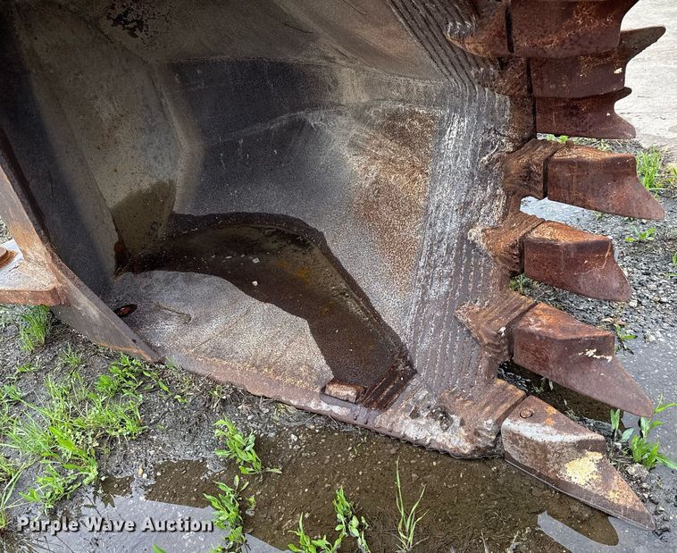 image for item EF3103 Hensley v-bottom bucket