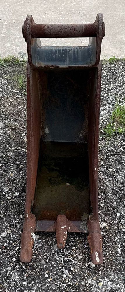 image for item EF3111 Caterpillar backhoe bucket