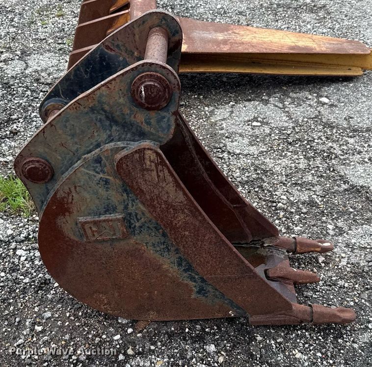 image for item EF3111 Caterpillar backhoe bucket