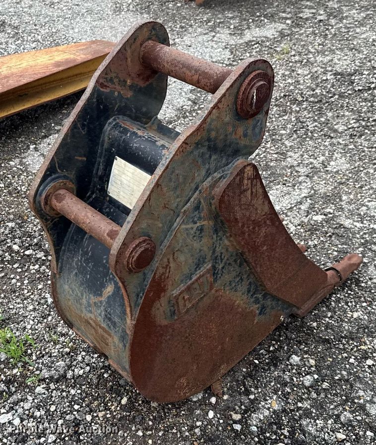 image for item EF3111 Caterpillar backhoe bucket